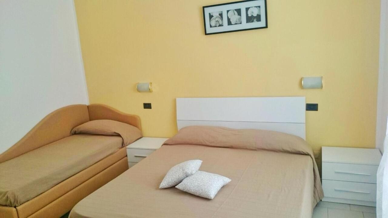 Residence Altea Riccione Eksteriør billede