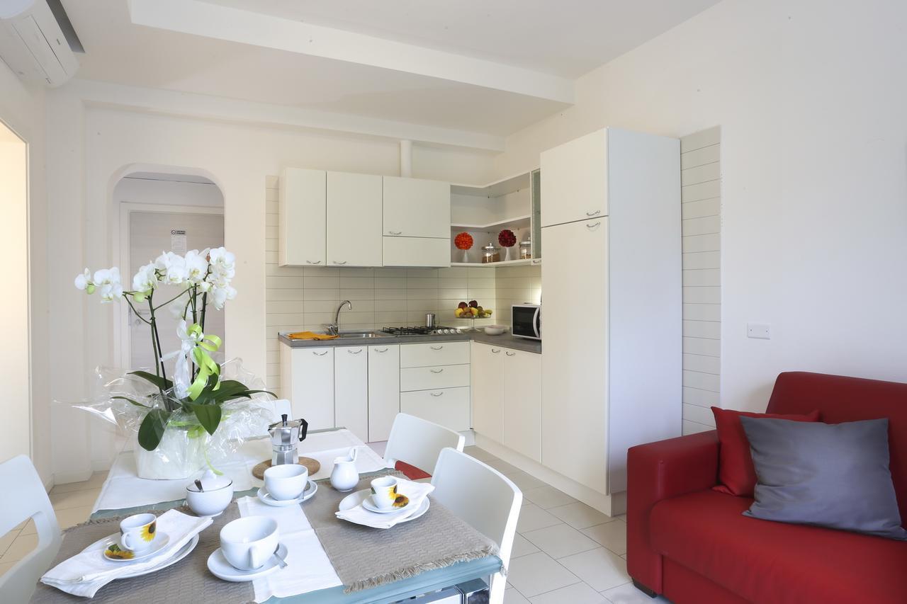 Residence Altea Riccione Eksteriør billede